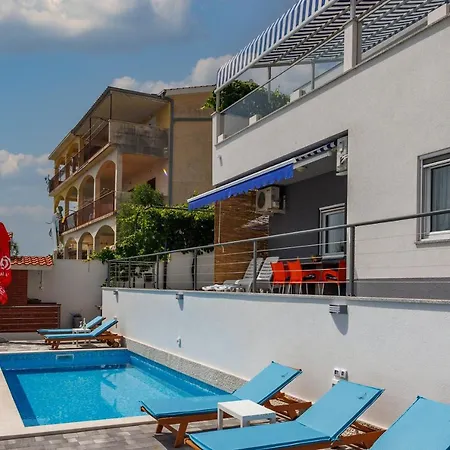 Pool Sweet Oasis Omis - Happy *