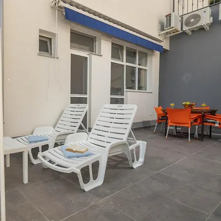 Апартаменты Pool Sweet Oasis Omis - Happy